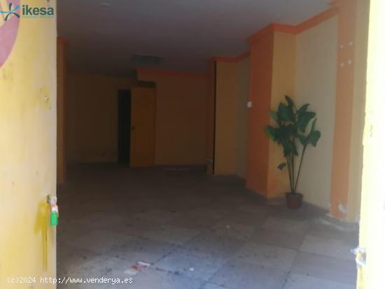 VENTA DE LOCAL COMERCIAL EN CALLE LA PALMA , PUERTO REAL - CADIZ