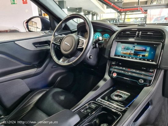 Jaguar F-Pace Jaguar F-Pace 3.0 D S 4WD Aut. 300Hp ... Pano LED-Xenon Navi Sport-Leather Camera Keyl