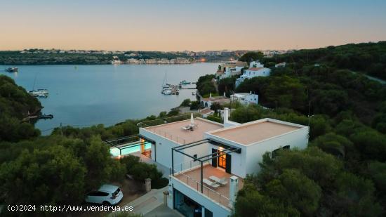  Casa singular de diseño con vistas al puerto de Mahon - BALEARES 