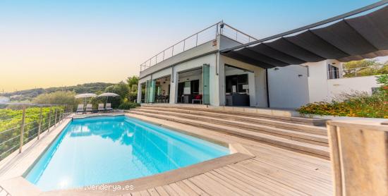 Casa singular de diseño con vistas al puerto de Mahon - BALEARES