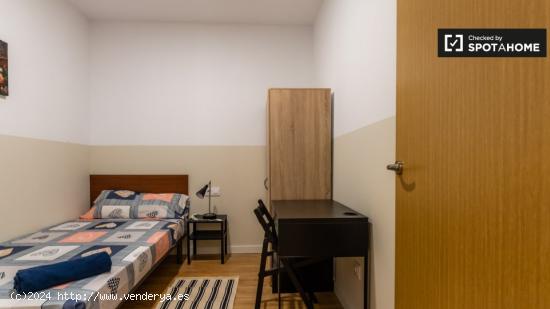 Elegante habitación en alquiler en apartamento de 6 habitaciones en El Raval. - BARCELONA