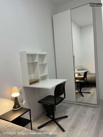  Habitación en piso compartido recién reformado en Barcelona - BARCELONA 