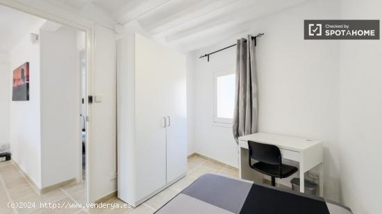 Alquiler de habitaciones en piso de 2 habitaciones en Ciutat Vella - BARCELONA