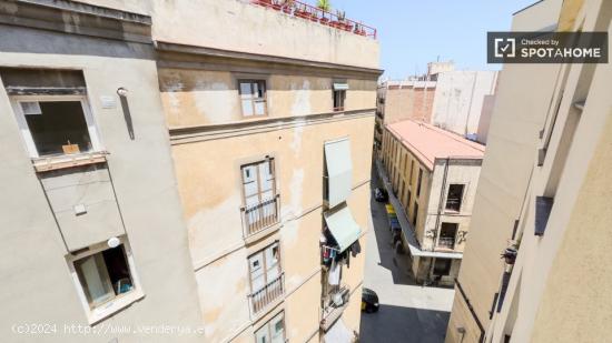 Alquiler de habitaciones en piso de 2 habitaciones en Ciutat Vella - BARCELONA