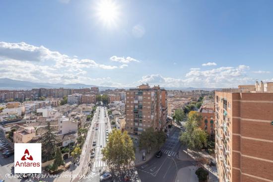 Ático de 141 m2, garaje y trastero en Alminares con grandes vistas panorámicas. Piscina comunitari