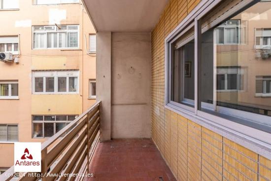 Piso a la venta en calle Pedro Antonio de Alarcón. Sexta planta - GRANADA