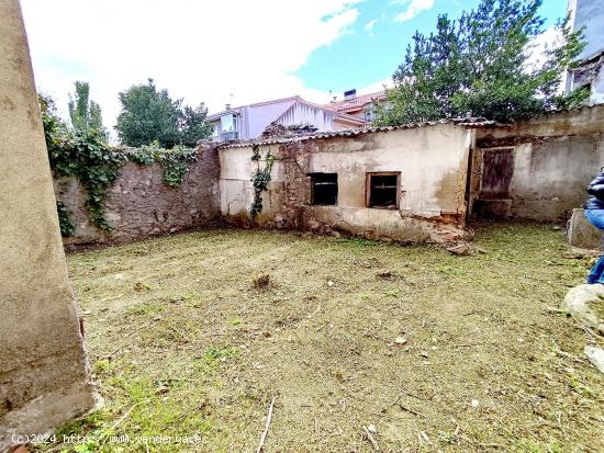 Se vende Edificio para invertir en Buitrago del Lozoya - MADRID