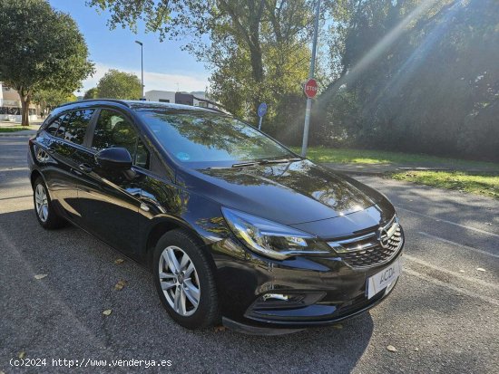 Opel Astra Sports Tourer  SELCTIVE ST 115 CV AUTOMÀTICO. - Sant Celoni