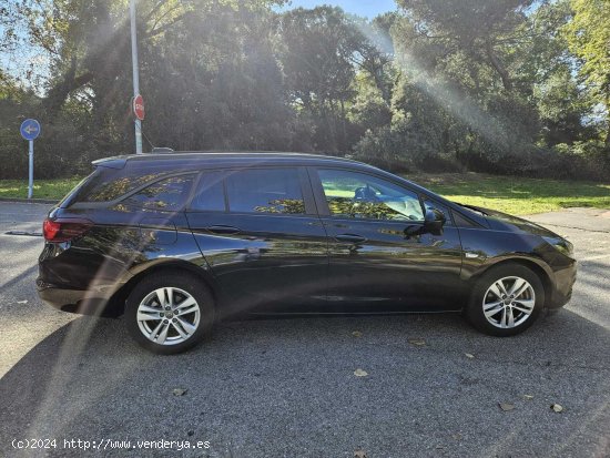 Opel Astra Sports Tourer  SELCTIVE ST 115 CV AUTOMÀTICO. - Sant Celoni