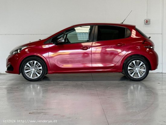 Peugeot 208 STYLE 1.2L PureTech 82 5p. - Vélez