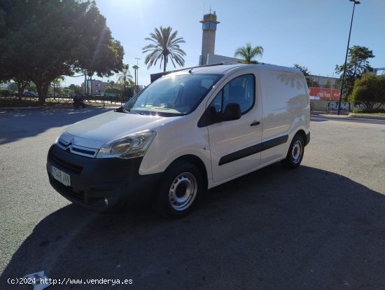 Citroën Berlingo  Furgon 1.6 HDI acristalada gama alta CERTIFICADO DE KILOMETROS Y CARROCERIA - Mal