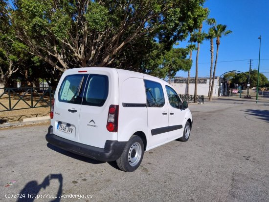 Citroën Berlingo  Furgon 1.6 HDI acristalada gama alta CERTIFICADO DE KILOMETROS Y CARROCERIA - Mal