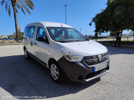 Dacia Dokker 15 DCI AMBIANCE 90 CV CERTIFICADO DE KILOMETROS Y CARROCERIA - Malaga