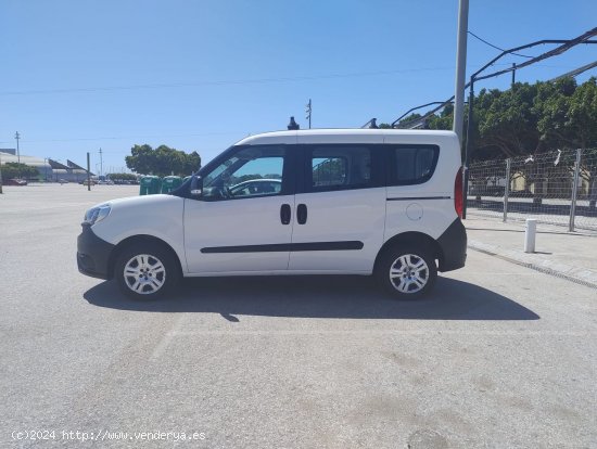 Fiat Doblò Panorama 1.3 JTD 90 CV CERTIFICADO DE KILOMETROS Y CARROCERIA - Malaga