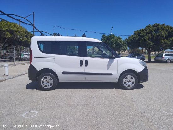 Fiat Doblò Panorama 1.3 JTD 90 CV CERTIFICADO DE KILOMETROS Y CARROCERIA - Malaga