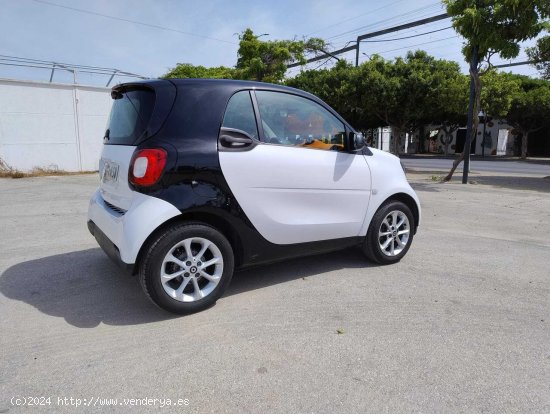 Smart Fortwo 52kW 71CV COUPE CERTIFICADO DE KILOMETROS Y CARROCERIA - Malaga