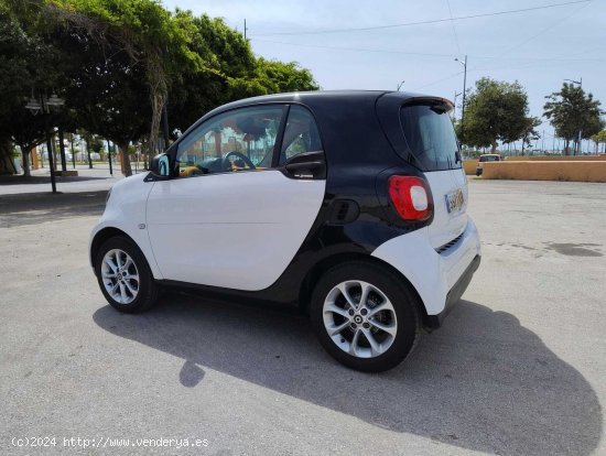 Smart Fortwo 52kW 71CV COUPE CERTIFICADO DE KILOMETROS Y CARROCERIA - Malaga