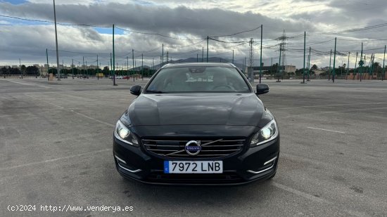 Volvo V60 TWIN ENGINE HIBRIDO ENCUFABLE DIESEL CERTIFICADO DE KILOMETROS Y CARROCERIA - Malaga