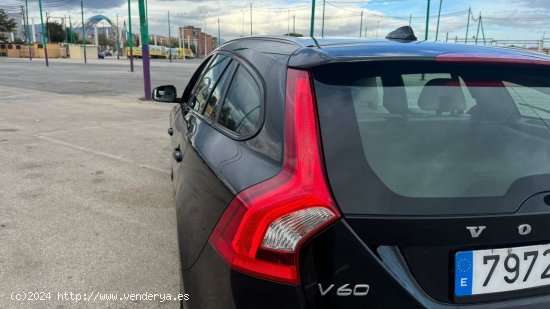 Volvo V60 TWIN ENGINE HIBRIDO ENCUFABLE DIESEL CERTIFICADO DE KILOMETROS Y CARROCERIA - Malaga