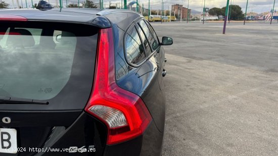 Volvo V60 TWIN ENGINE HIBRIDO ENCUFABLE DIESEL CERTIFICADO DE KILOMETROS Y CARROCERIA - Malaga