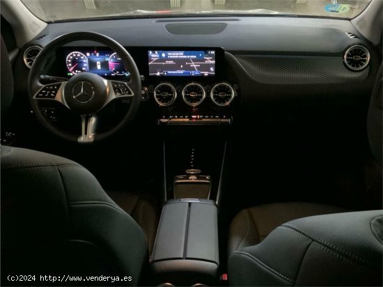 Mercedes GLA 200 - 