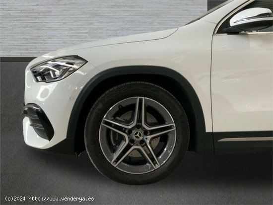 Mercedes GLA 200 - 