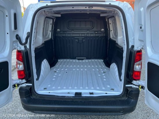 Opel Combo  Cargo L 650kg Diesel 1.5 100HP S&S MT E6 - - Castilleja de la Cuesta