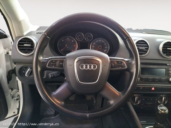 Audi A3 1.6 TDI Attraction - 