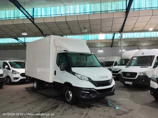 Iveco Daily 35C16 CARROZADO PAQUETERO CON PLATAFORMA ELEVADORA  2.3TD 156CV - Lugo