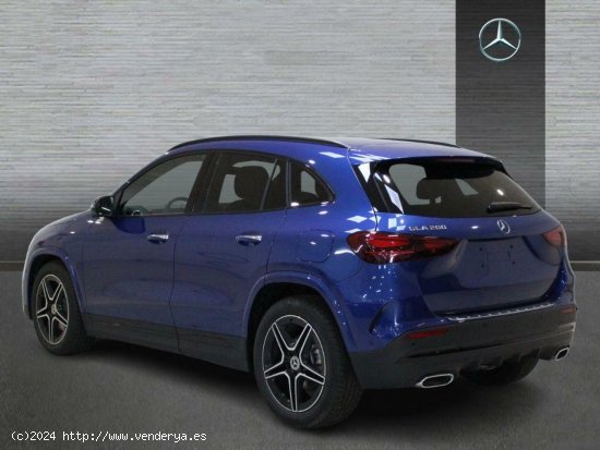 Mercedes GLA 200 - 