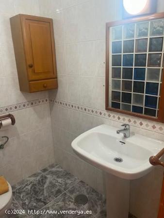 APARTAMENTO CON PLAZA DE GARAJE Y PISCINA - ALICANTE