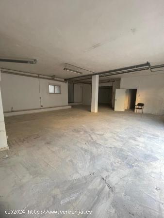 Bajo comercial o  almacén de 134m2 mas 26 m2 de patio - ALICANTE