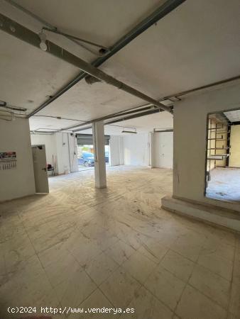 Bajo comercial o  almacén de 134m2 mas 26 m2 de patio - ALICANTE