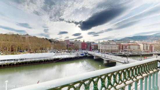 VIVIENDA CON GRANDES VISTAS A LA RIA Y CENTRO HISTORICO DE BILBAO - VIZCAYA