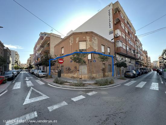  Vivienda en planta baja, esquina, junto a la Ficia de Elda - ALICANTE 