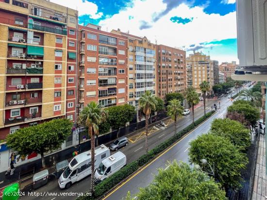 Piso luminoso en Avenida Peris y Valero - VALENCIA