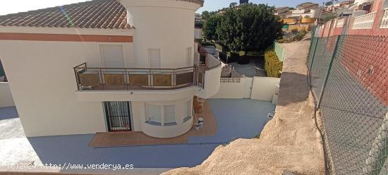 SE ALQUILA PRECIOSA VIVIENDA- FINESTRAT - ALICANTE