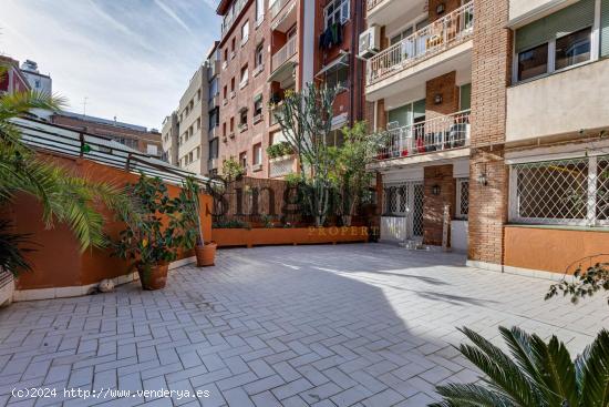 A escasos metros del Turó Parc con gran terraza - BARCELONA