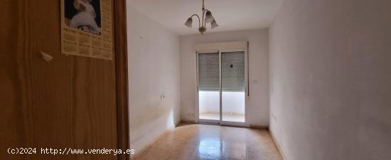 SE VENDE ESTUPENDO PISO EN ABARAN - MURCIA