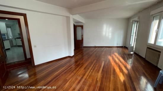 PISO DE 4 HABITACIONES EN VENTA EN EL CENTRO - A CORUÑA