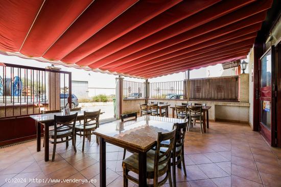 Nave industrial de tres alturas y con licencia de bar restaurante - BALEARES