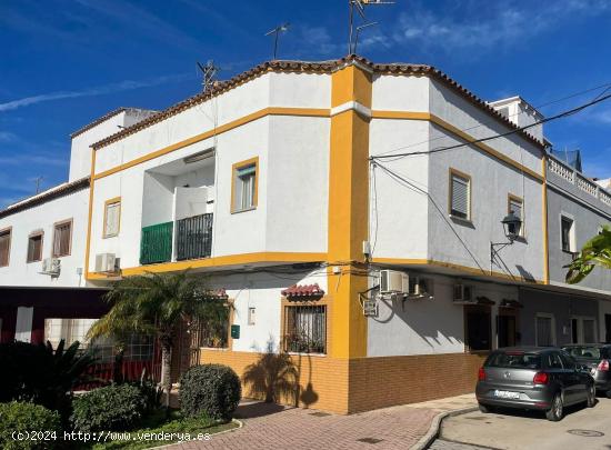  EDIFICIO CON 3 APARTAMENTOS Y LOCAL ALQUILADOS PARA INVERSORES A 100 M DE LA PLAYA - CADIZ 