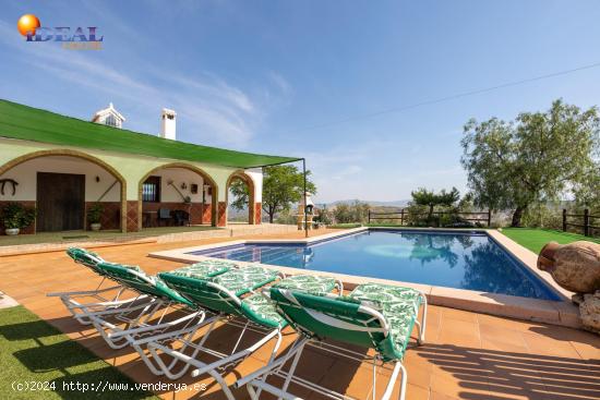  Estupendo chalet con apartamento y piscina en Salar - GRANADA 