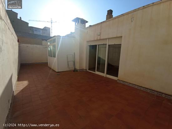 Grupo La Noria ALQUILA APARTAMENTO DE 2 DORMITORIOS, CON PATIO. ZONA CENTRO. - ALBACETE