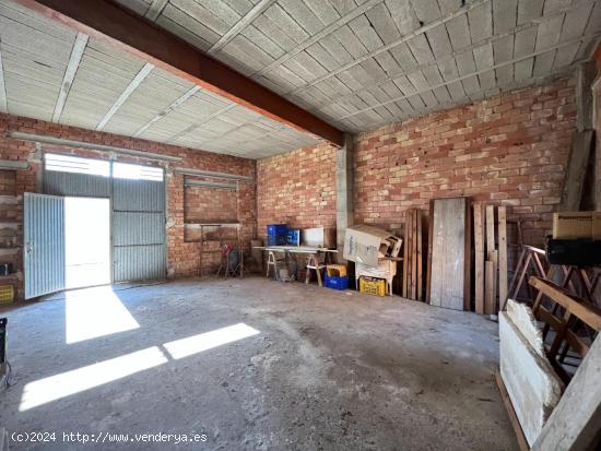 CASA EN OBRA  PARA FINALIZAR CONSTRUCCION CON GRANDES POSIBILIDADES + TERRENO A POCA DISTANCIA - VAL