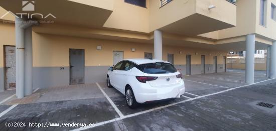  Plaza de parking y trastero en venta en el edificio Naranjos II, playa de Guardamar - VALENCIA 