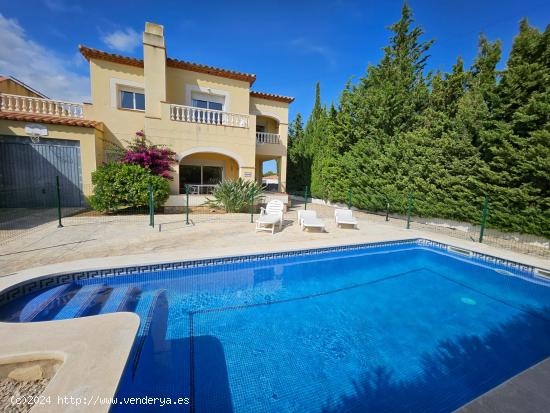  Chalet unifamiliar de 171 M2, en parcela ajardinada con piscina privada - TARRAGONA 