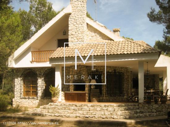 ESPECTACULAR VIVIENDA EN URBANIZACIÓN PINARES DEL JÚCAR - ALBACETE