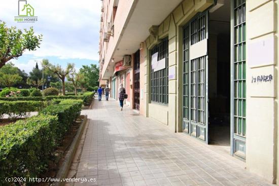 Local Comercial en Joaquina Eguaras - GRANADA