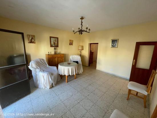 GRAN CASA AMPLIA EN EL CENTRO DE ARROYO DE LA LUZ - CACERES